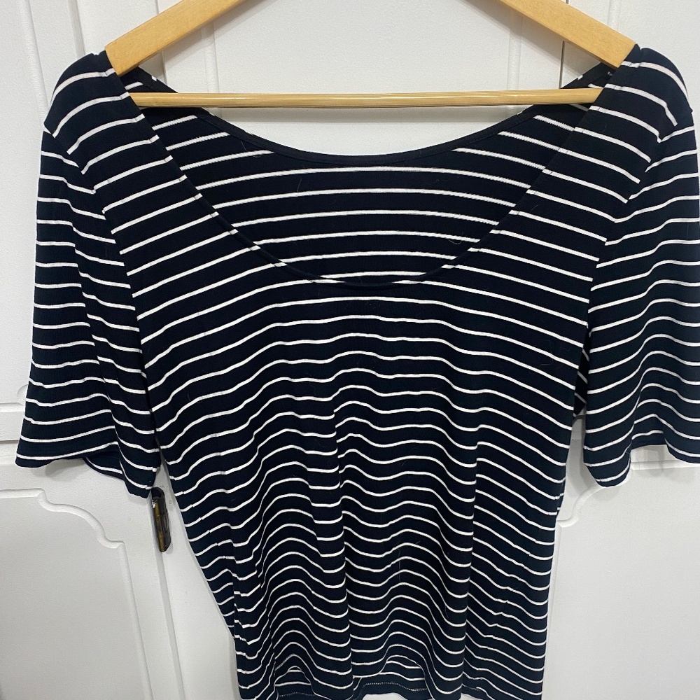 Black, white striped fitted t size M